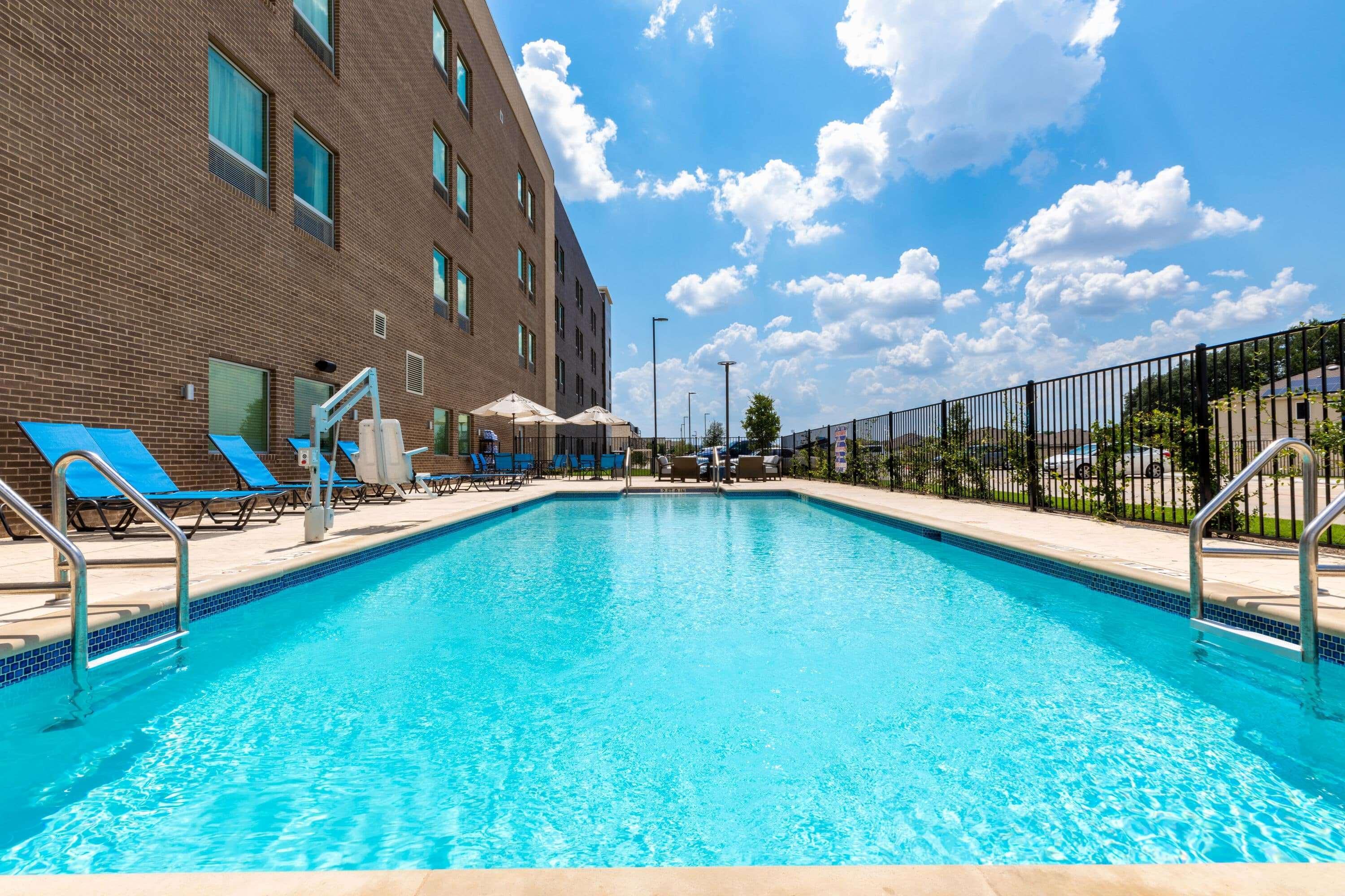 La Quinta Inn & Suites By Wyndham Round Rock Near Kalahari Extérieur photo