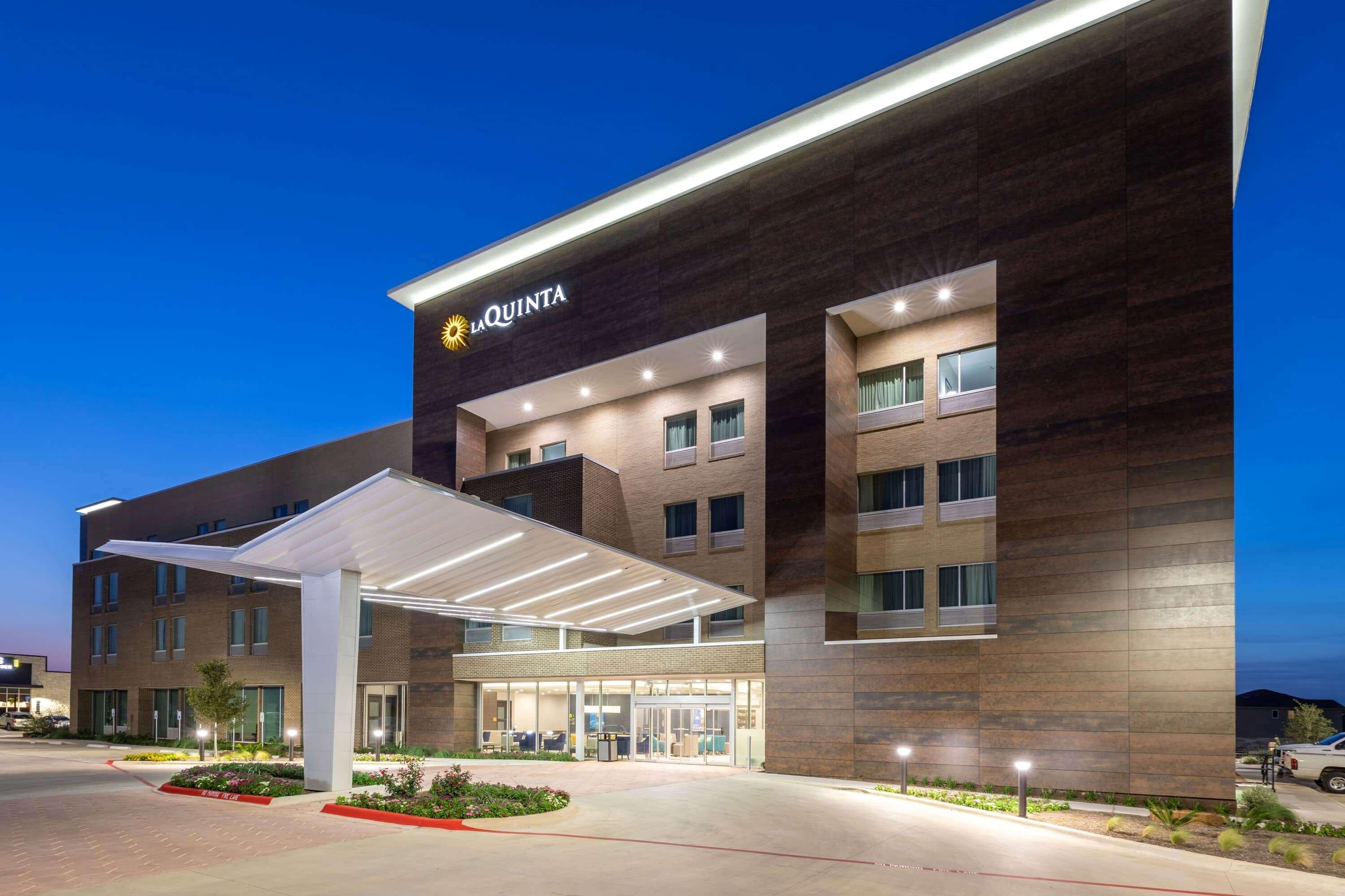 La Quinta Inn & Suites By Wyndham Round Rock Near Kalahari Extérieur photo