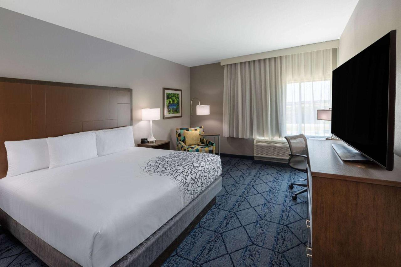 La Quinta Inn & Suites By Wyndham Round Rock Near Kalahari Extérieur photo