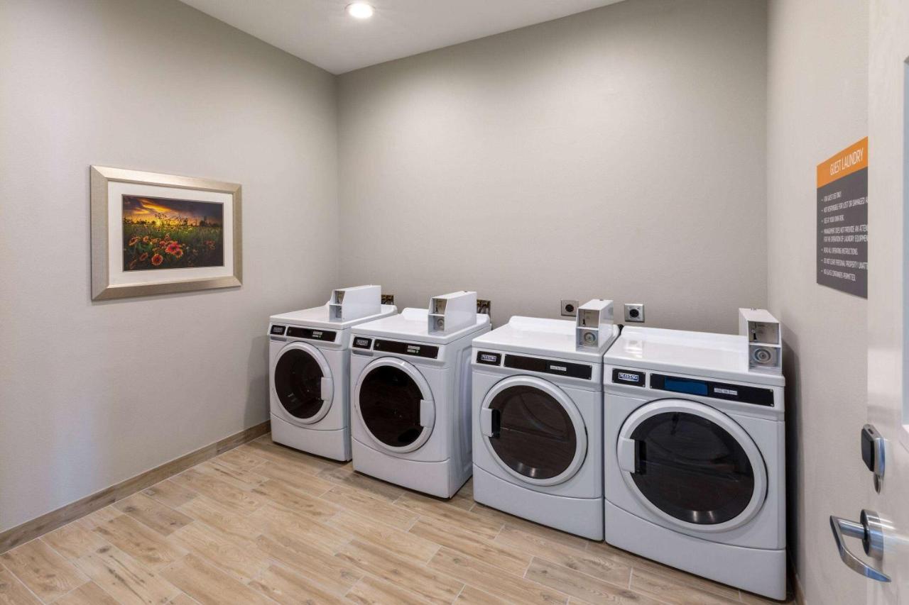 La Quinta Inn & Suites By Wyndham Round Rock Near Kalahari Extérieur photo